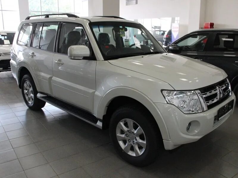 Мицубиси паджеро 2014. Mitsubishi Pajero 2014 года. Мицубиси Паджеро 2014 3.0 бензин. Митсубиси Паджеро 4 2014г.