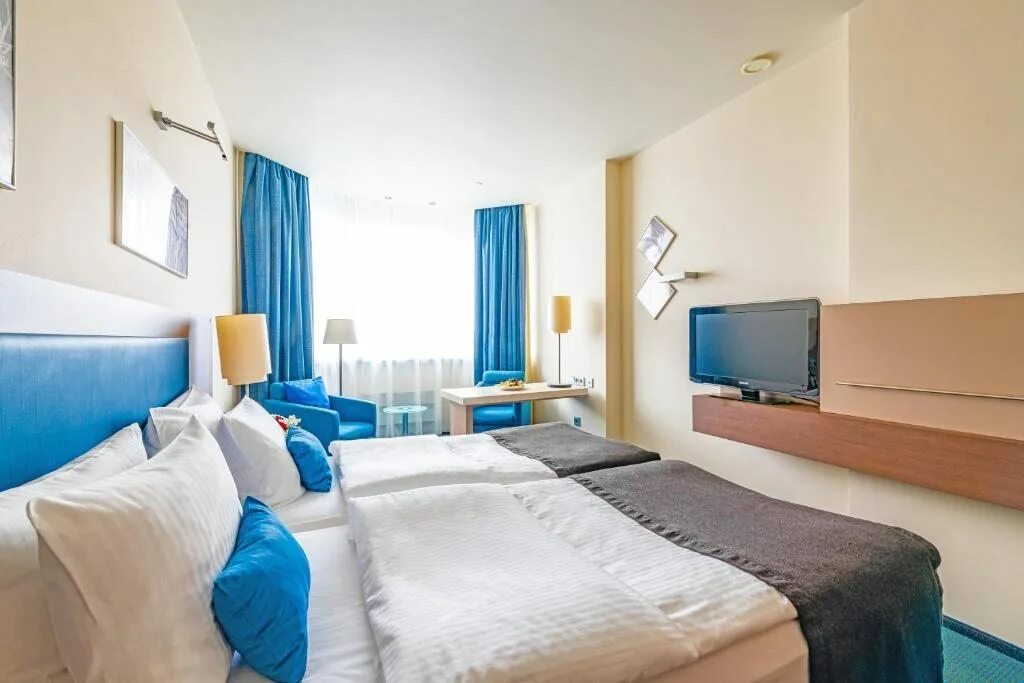 Ramada кольцовский тракт, 10-й километр, 15, екатеринбург. Ramada ekaterinburg номер. Номера рамада екатеринбург. Рамада екатеринбург бассейн. Спа комплекс рамада.