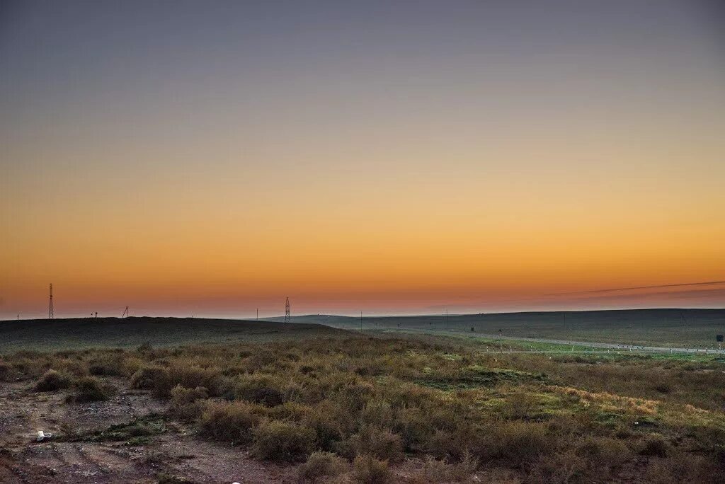 рассвет в степи. рассвет в степи. восход в степи. степные просторы. калмыцкие степи астрахань.