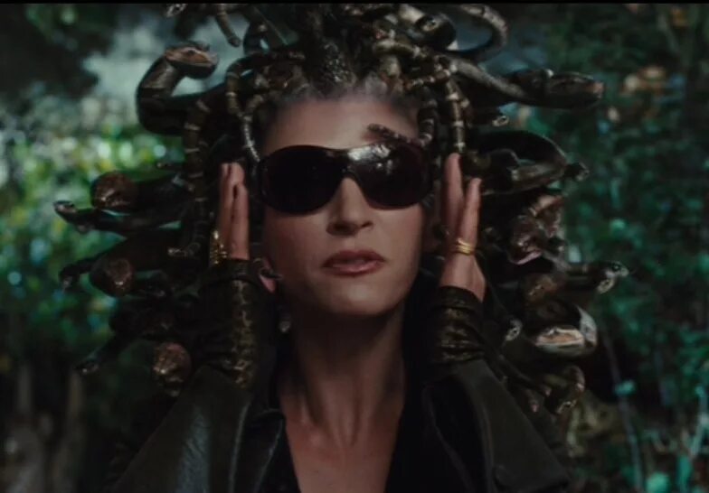 Аквариум с медузами. Медуза горгона перси джексон. Каскад медузы. Валериан и город тысячи планет медуза. Ума турман перси джексон.