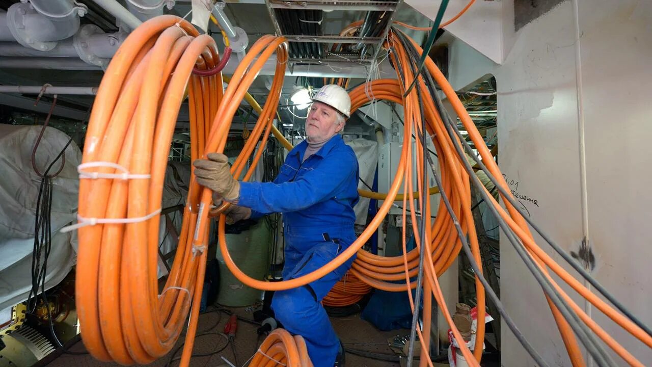 Работу кабель. Электромонтажными и наладочными работами. Работу кабель. Knipex 86-200. Монтажник слаботочных сетей.