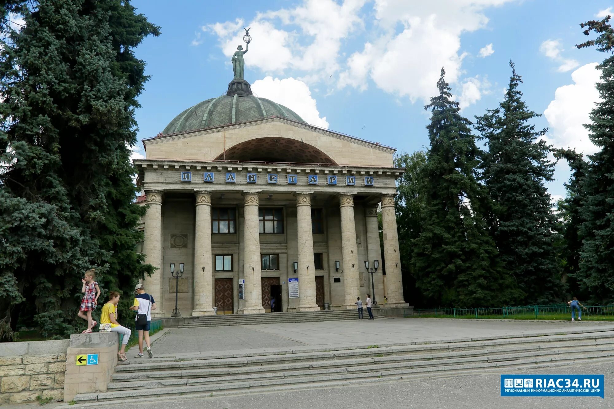 Волгоградский планетарий Волгоград. Волгоградский планетарий (1954 г.);. Здание планетария Волгоград. Планетарий волгоград сайт