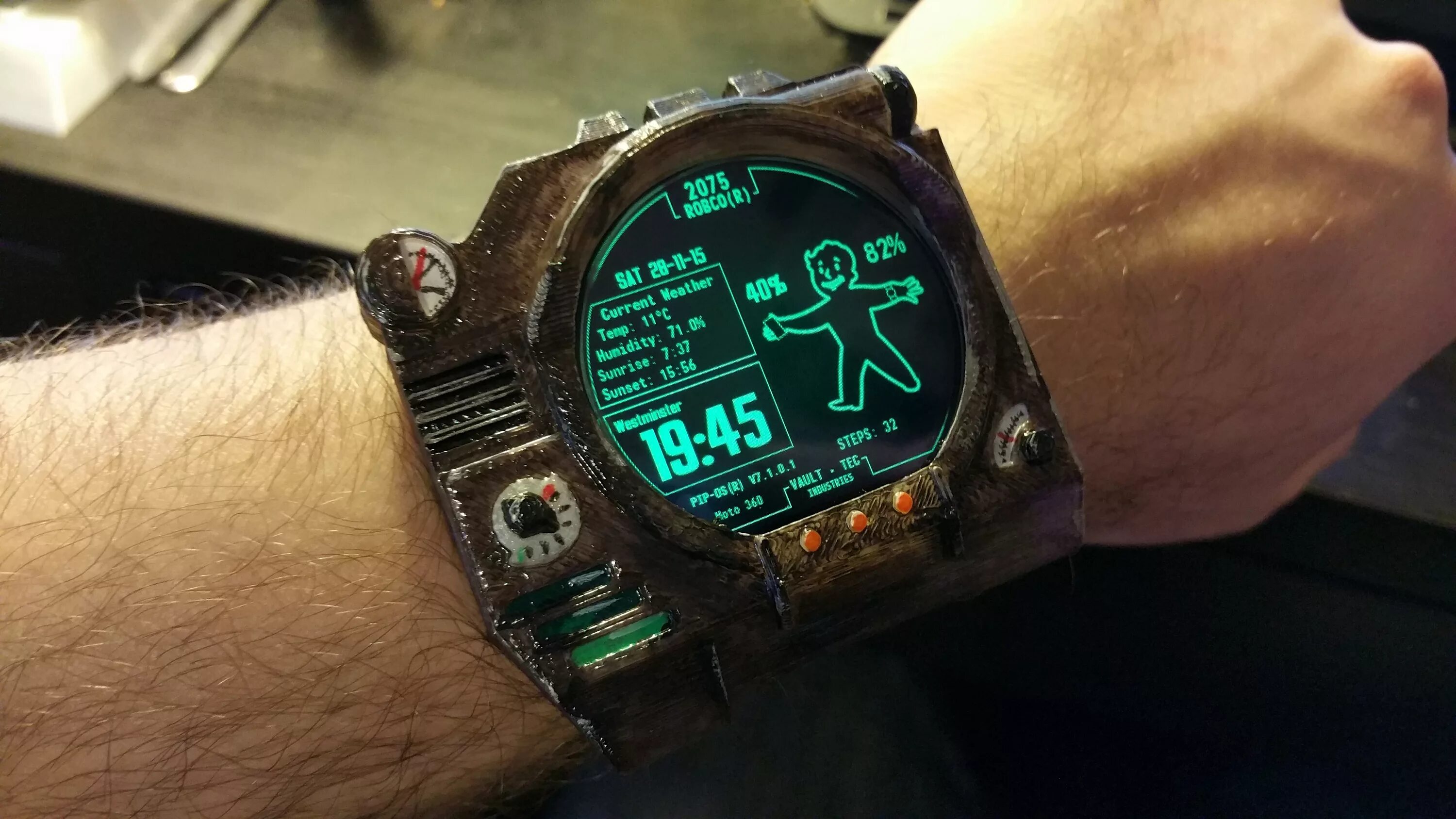 Часы fallout. Fallout pipboy. фоллаут браслет. pipboy fallout 4. часы из фоллаут 4.