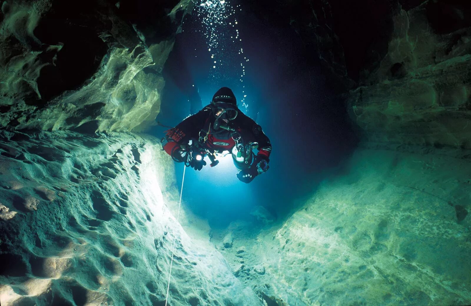 Вертикальная пещера затоплена водой можно найти уровень. Кейв дайвинг. 2. Кейв-дайвинг. Дайвинг и Кейв-дайвинг. Экстремальные виды спорта Кейв дайвинг.