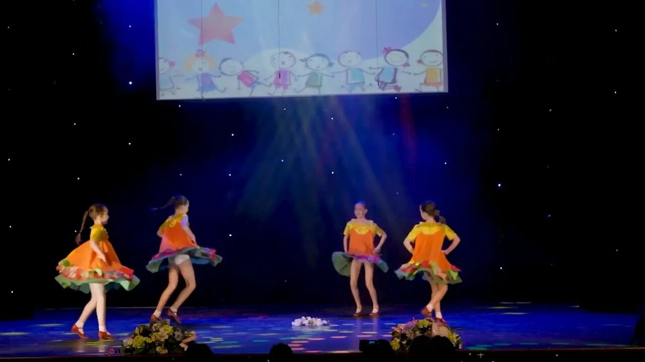 Лесколовский дом культуры танцуют взрослые. Хороводы в ростове на дону. Танцы сланцы. Хореографический коллектив грация казачий. Танец встреча видео.