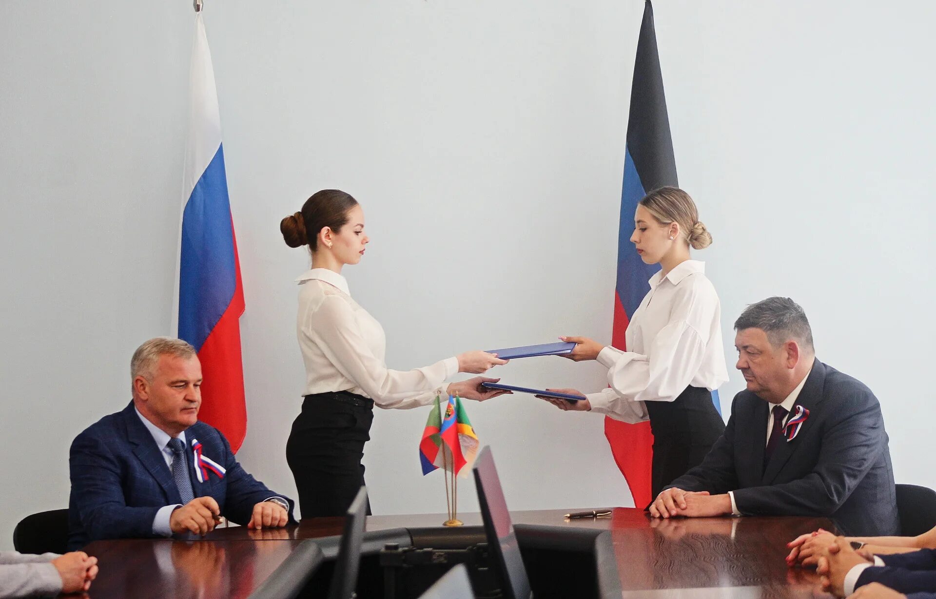 Сценарий церемонии подписания соглашения. Торжественная церемония подписания соглашений. Церемония подписания соглашения. Церемония подписания соглашения. Церемония подписания соглашения о сотрудничестве.