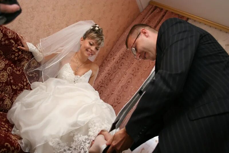 обменивается партнерами. обмен личным фото. люди обмениваются. обмен фото. обмен личным фото.