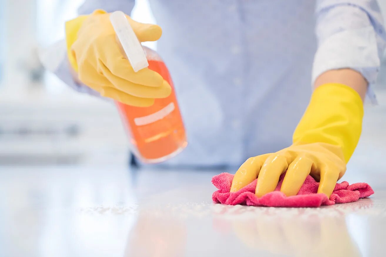 Clean surfaces. Disinfectants. Disinfection products. Очистка поверхности салфетками. Clean Expert моющее средство.