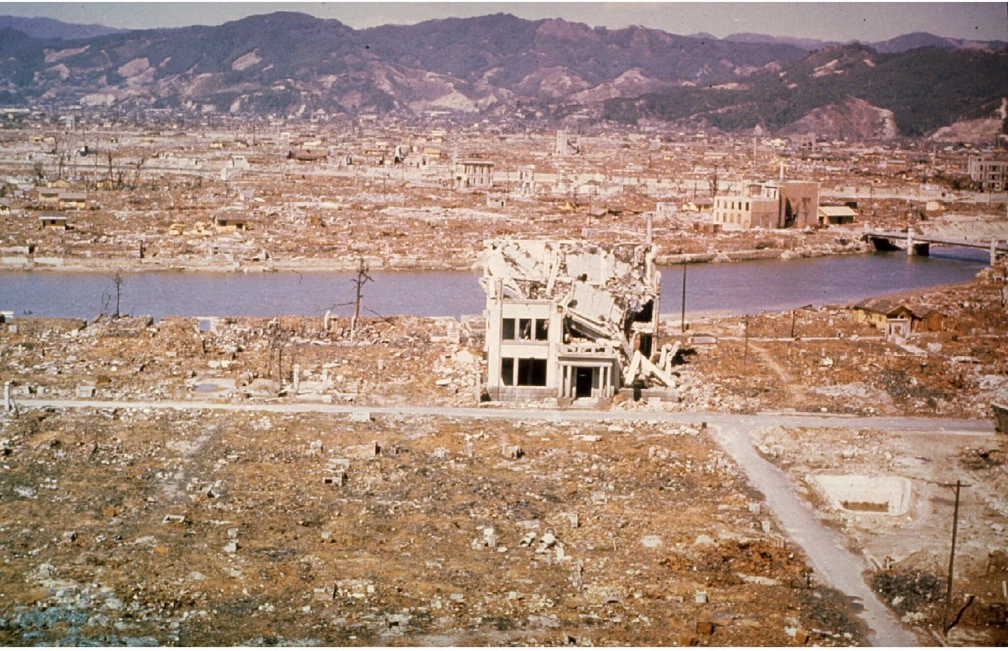 Нагасаки после ядерного взрыва. Япония 1945 Хиросима и Нагасаки. Атомная бомбардировка Нагасаки.