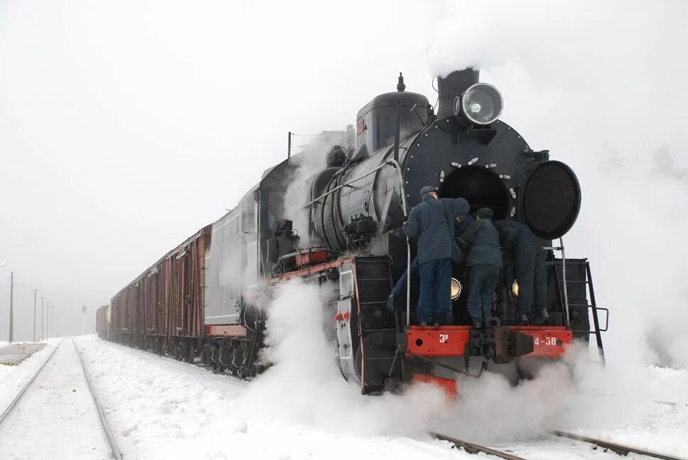 Паровозы. Паровоз Эр. Паровозный машинист. Паровозная форма. Кочегар на паровозе