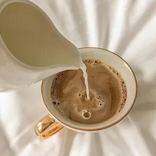 Что делает молоко с кофе