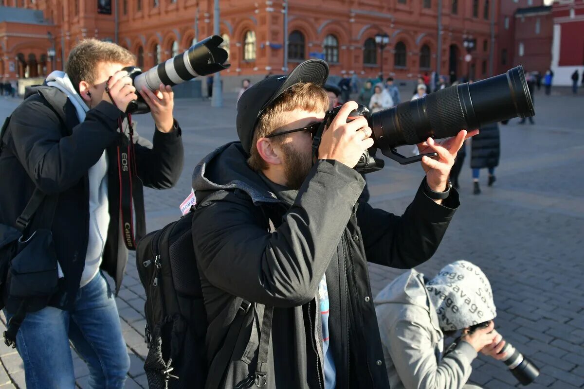 Во сколько сегодня затмение по московскому времени. Солнечное затмение 2022 в Москве. Затмение 25 октября в Москве. Солнечное затмение 2022 25 октября в Москве. Солнечное затмение 25 октября.