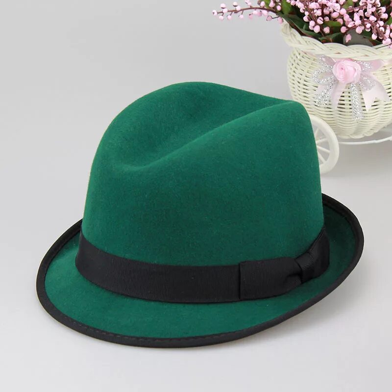 Шляпа меллстроя. Зеленая шляпа Боно. Фетровая шляпа егерьская. Зеленая фетровая шляпа. Шляпка фетровая зеленая.