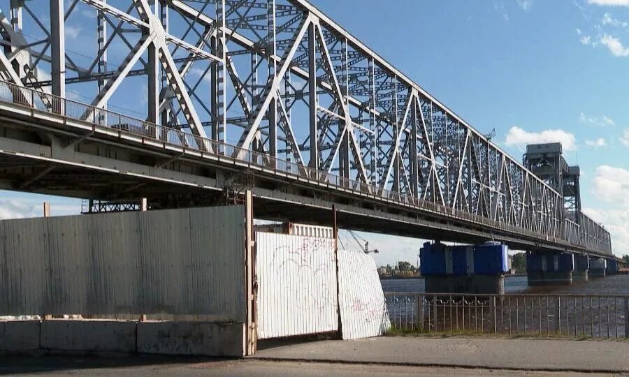 Мост в быково через жд когда откроется. Железнодорожный мост архангельск. жд мост в архангельске пднят. архангельск жд мост кузнечиха. сафу около жд моста в архангельске.