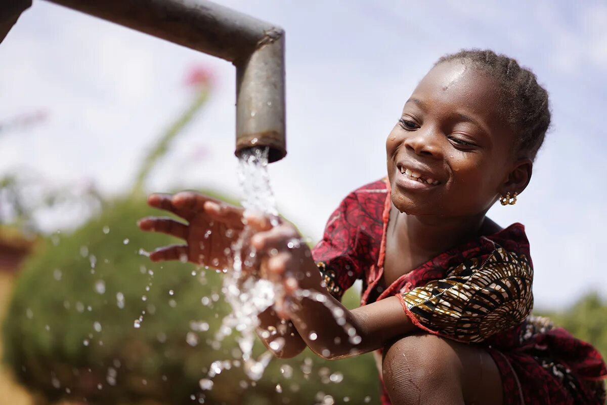 Waterpoint. Оон пьет воду. Премьер министр тувалу. Оон пьет воду. Проблемы с водой.