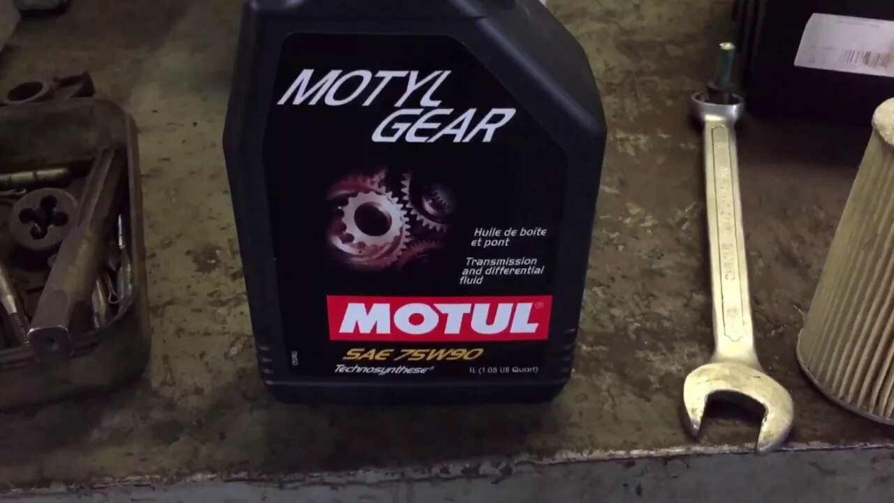 Масло в редуктор lixiang. Motul 75w90 LSD. 75w90 LSD дифференциал. Масло для лсд редуктора. Масло заднего редуктора Toyota LSD.