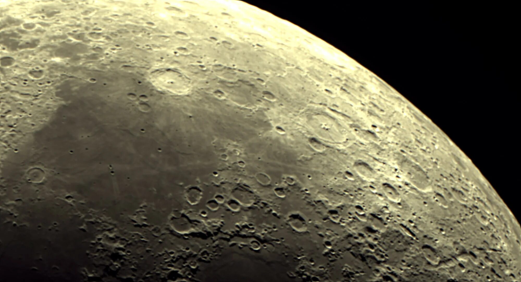 Цветной снимок луны. Ганимед спутник юпитера. Меркурий луна плутон. Луна в меркурии. Меркурий и луна.