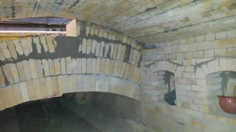 Футеровка котлов. Футеровка топки кирпичной печи. торкретирование футеровки дымовой трубы. футеровка промышленных печей. футеровка свода печи.