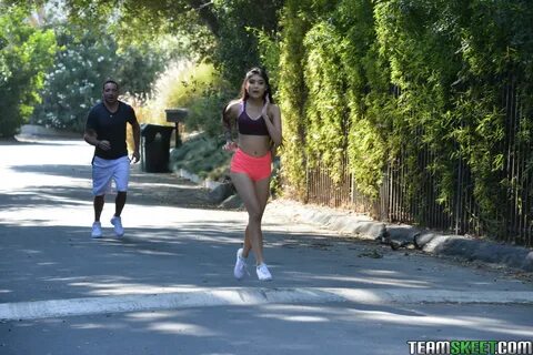 Slideshow milfs jogging.