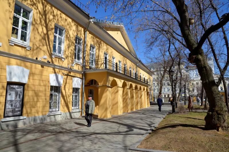 Дом гоголя отзывы. Дом Гоголя в Москве. Мемориальный музей Гоголя в Москве. Музей Гоголя в Москве снаружи.