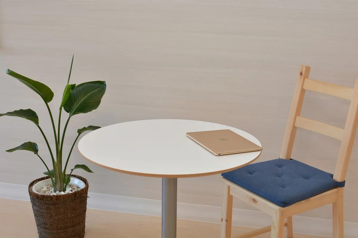 Table bad small