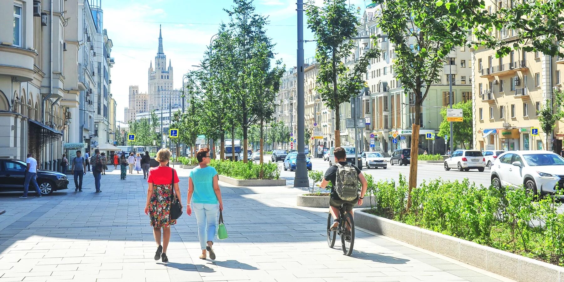 Улицы москвы лето. Садовое кольцо Арбат. Борисов центр пешеходная улица. Тверская пешеходная улица Москва. Улицы Москвы летом.