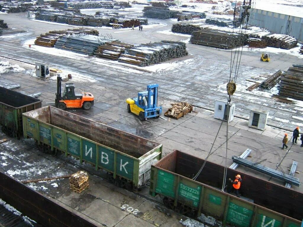 погрузка рельсов. разгрузка / погрузка (вагоны, автотранспорт). порядок погрузки и разгрузки полувагонов. стропальщик полувагоны. разгрузка металла с вагонов.