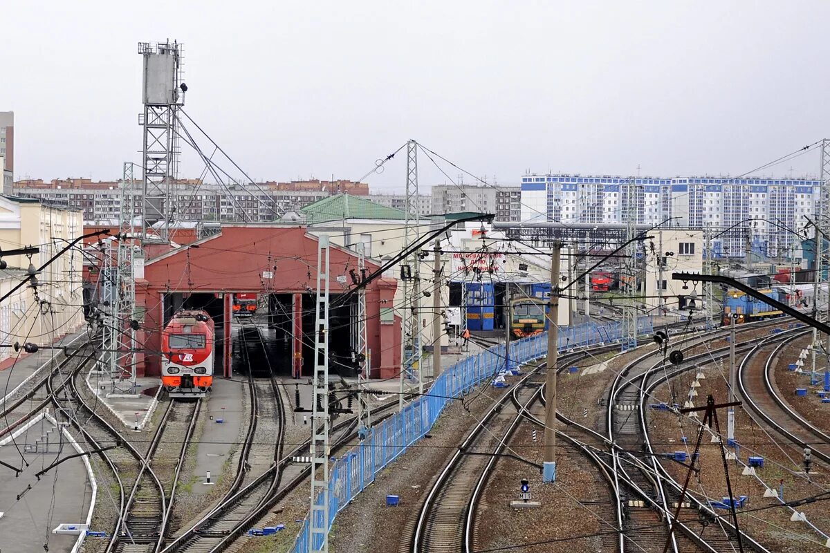 эксплуатационное локомотивное депо новосибирск. поселок хрустальное луганская область. здания и сооружения железнодорожного транспорта. перечислите транспортные сооружения. станция москва товарная курская.