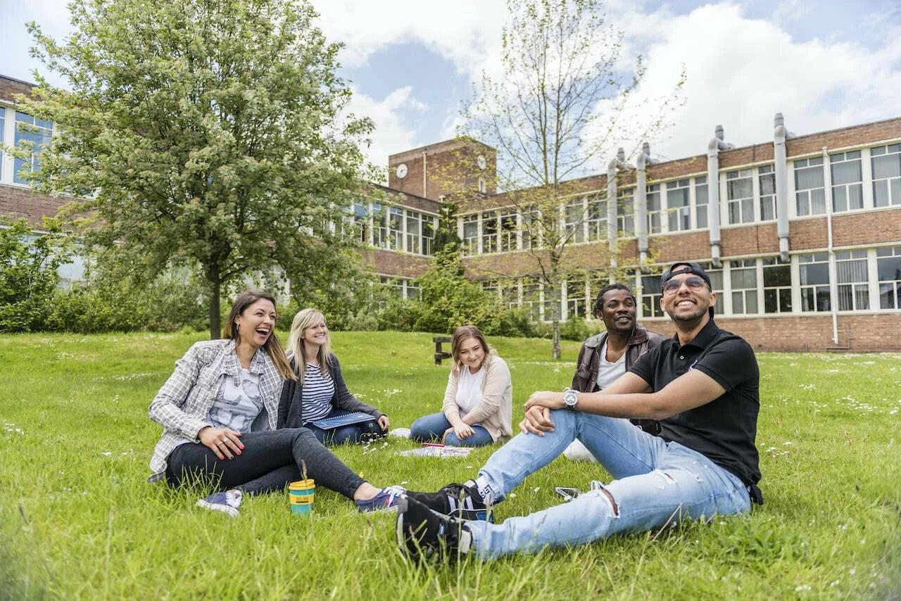 Wrexham Glyndwr University. Университет Glyndŵr University Wrexham. Jane / go to the University / ? / Будущее. York University International student scholarships.