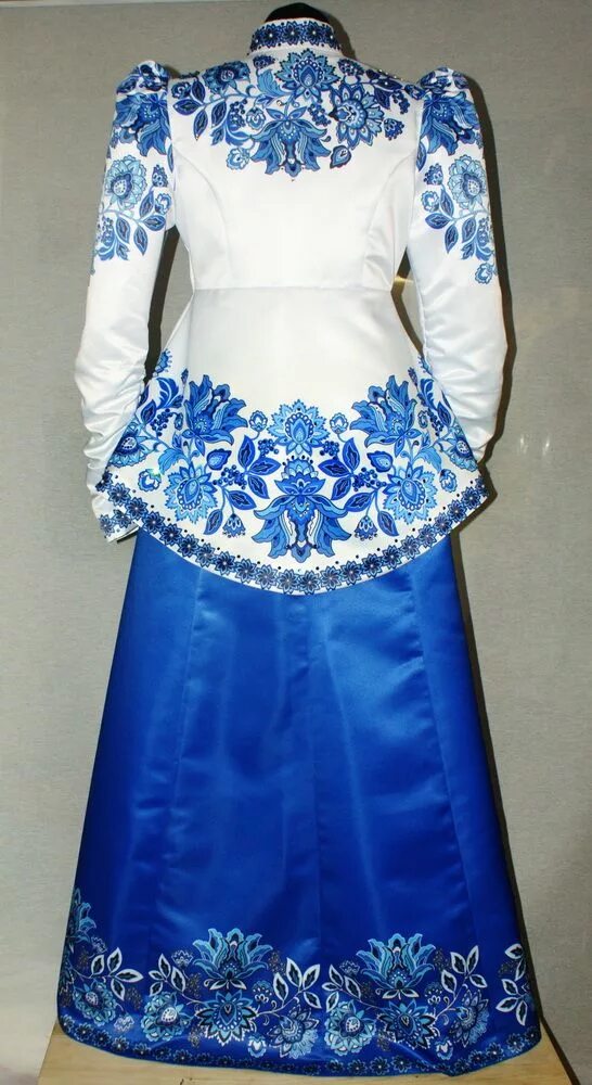 Русский народный костюм женский. Костюм Гжель женский. Стилизованные платья в русском стиле. Русский народный костюм синий. Синее русское платье