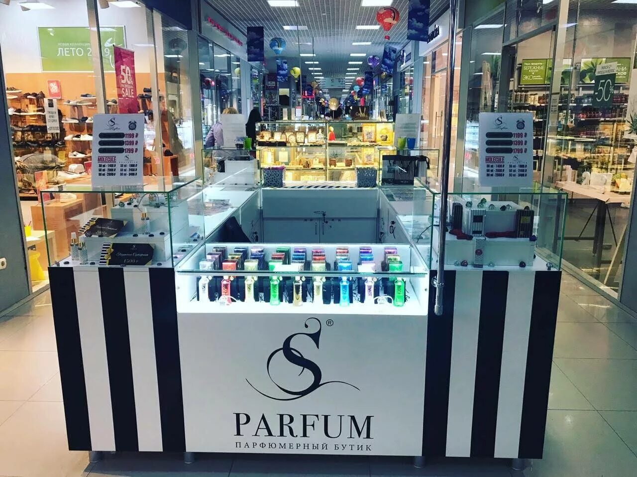 Островок духов s Parfum. S Parfum ТЦ Колибри. S Parfum островок в ТЦ. Парфюм в торговых центрах. Парфюм когалым