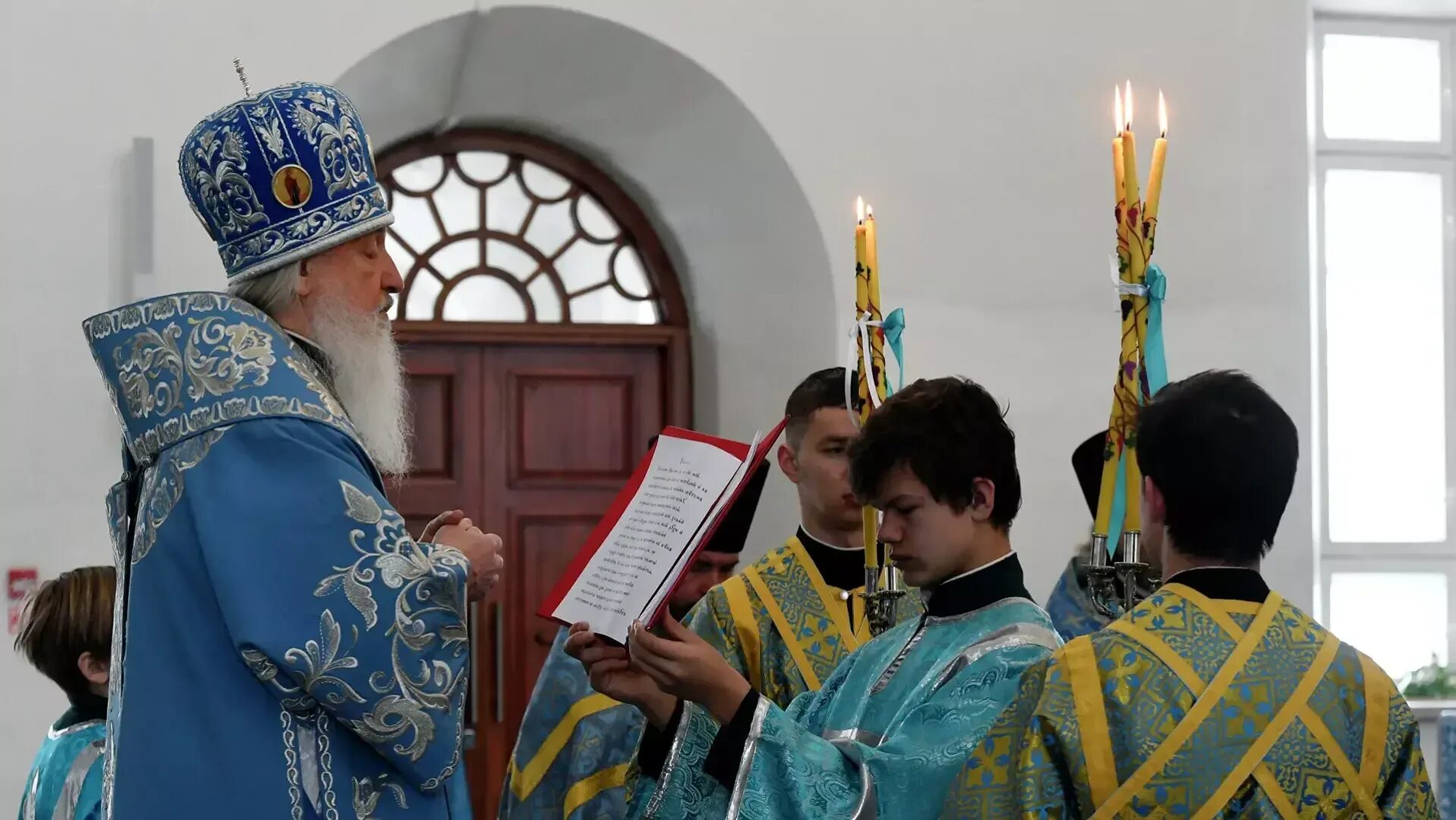 Молебен. Традиции православного богослужения. гаслов православное богослужение. в рпц составили молебен. православная служба одежда.