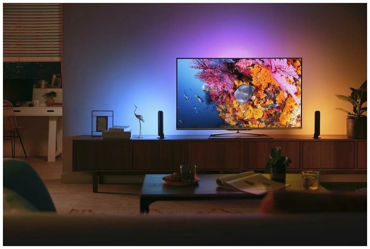 Хорошие телевизоры для компьютера. Philips Ambilight 55 дюймов. Телевизор Philips 55 Ambilight. Светильник Philips Hue Play.