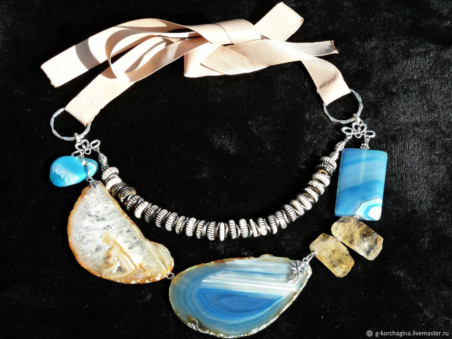 Янтра лакшми аморем. Колье со звездочками. Браслет веревочный. Аморем украшения со смыслом уфа. Amorem браслет бусины.