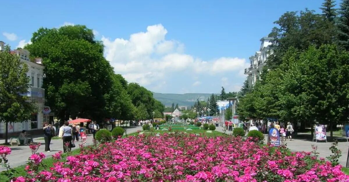 Долина роз Ессентуки. Кисловодск парк Долина роз. Кисловодск май.