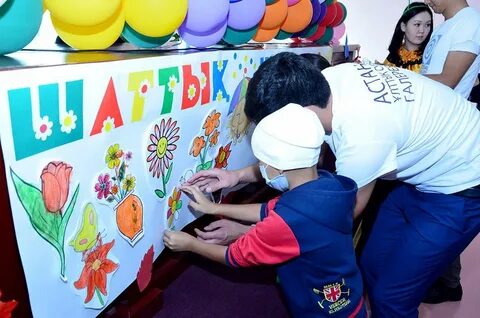 Маймылдың көрінетін жыныс мүшесімен жұптасуын тамаша сапада көріңіз.