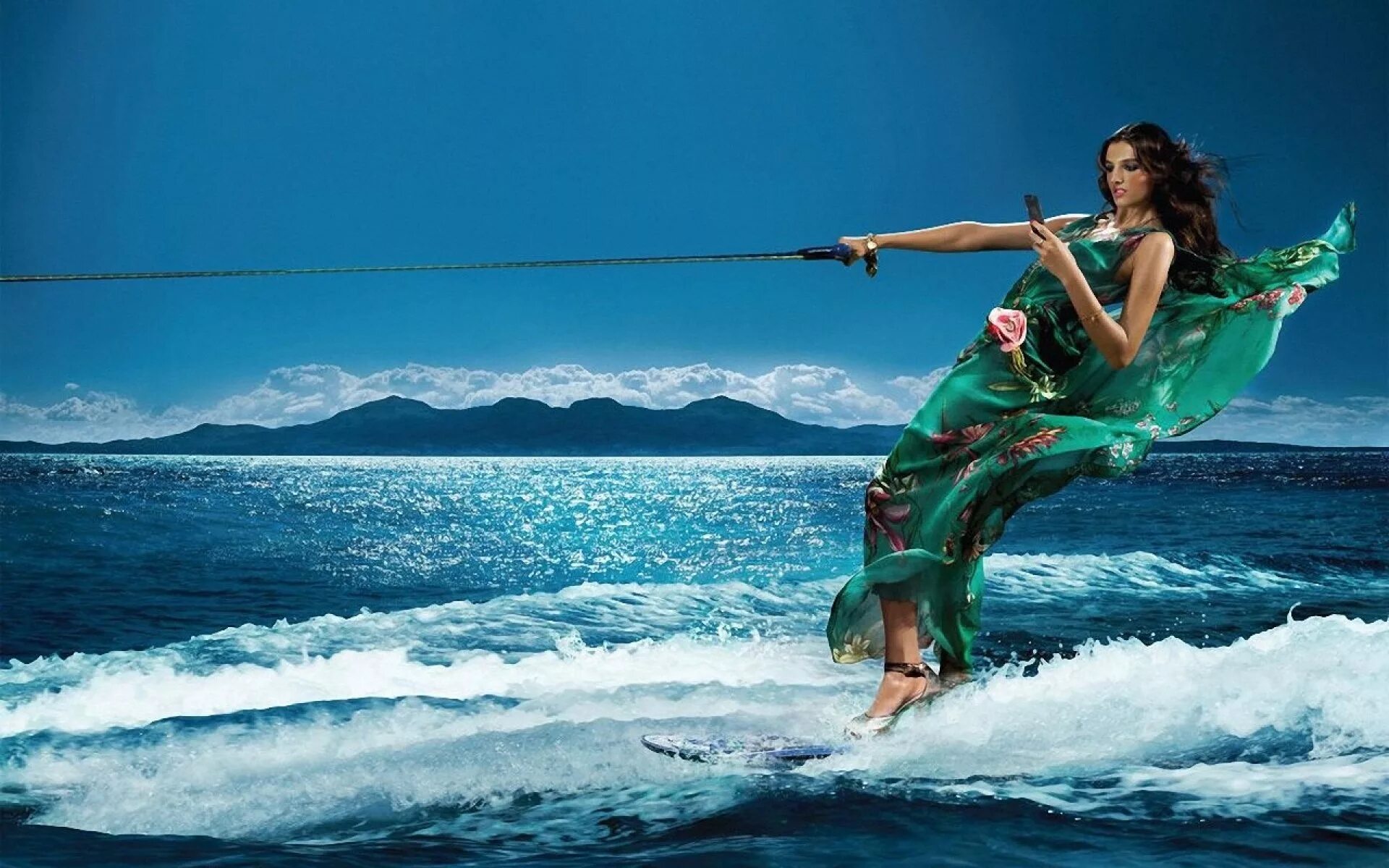 Sea реклама. Серфинг креативная реклама. Прозрачная вода в океане. Океан в разрезе. Sea реклама.