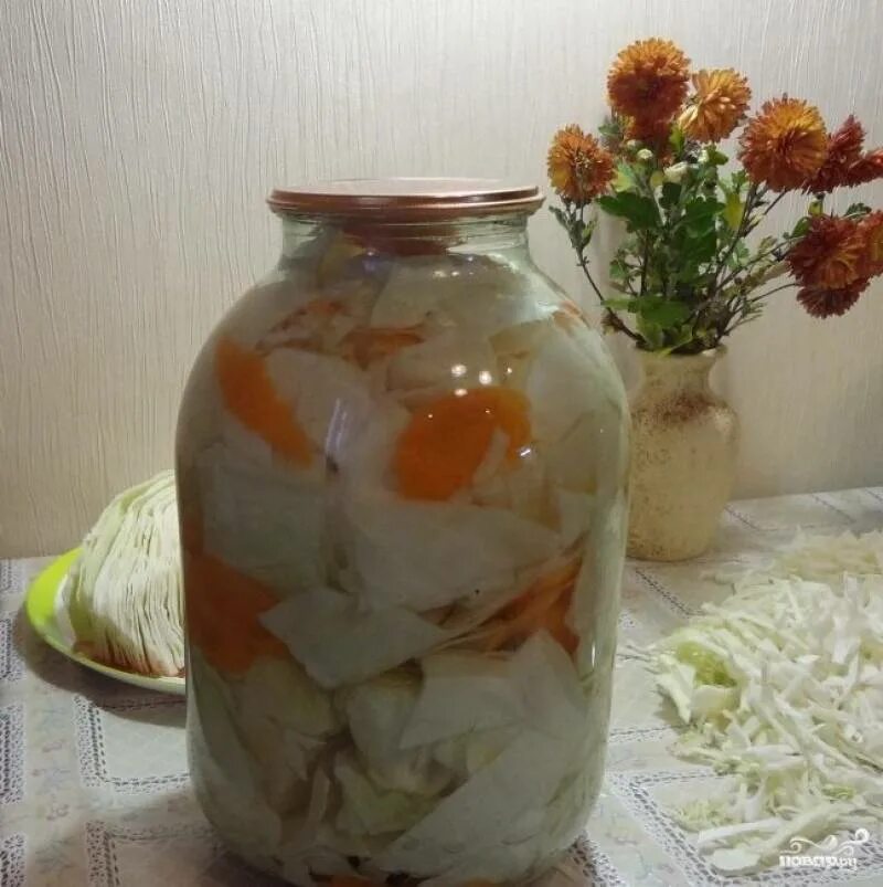 Рассол на маринованную капусту на зиму. Маринованная капуста на зиму. капуста кусочками на зиму. баночка капуста. капуста в банке.
