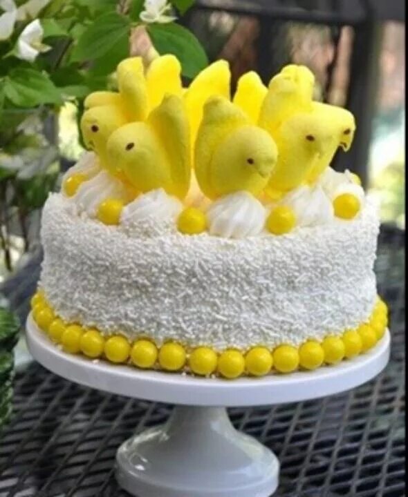 Цыплята из зефира. Тортик с цыплятами. пасхальный декор торта. торт на пасху. детский торт с цыпленком.
