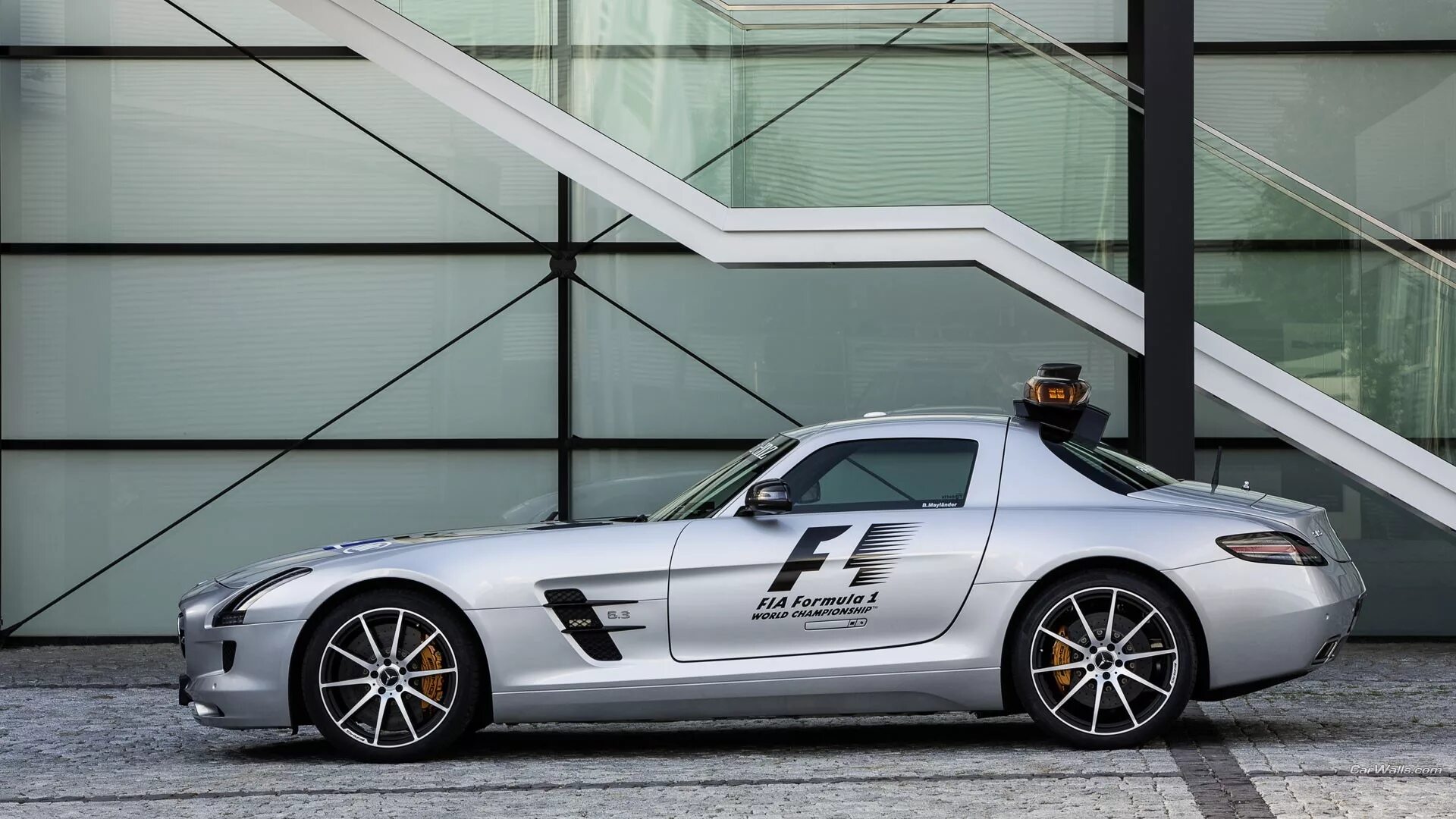 Брифинг приставка на металлокаркасе. Mercedes benz родстер sls amg 2011. Дизайн офиса опен спейс. Ckc fab. Белый алюминий.