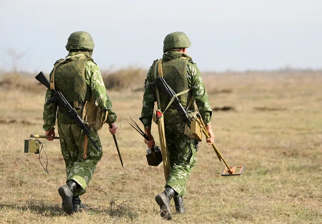 Поль сапер. Разведчик сапер. российские саперы. инженерные войска саперы. сапёр военный.