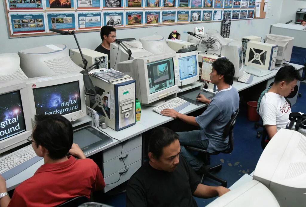 Офис с сотрудниками. Сервер. Информационные и телекоммуникационные технологии. Ит специалисты оаэ. Информационный отдел.