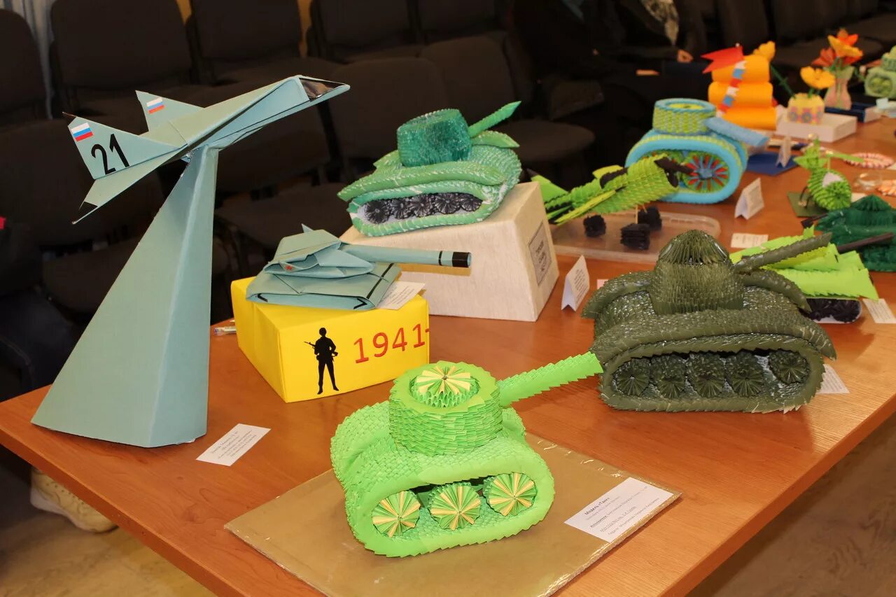 Поделки на 23 февраля в детском саду. Название поделки военной техники. Подделки в сад на 23 февраля. Поделка на 23 февраля в детский сад своими руками в школу. Военные поделки.