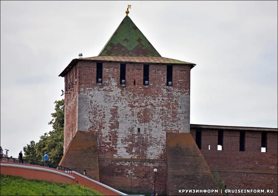 Георгиевская башня Нижегородского Кремля. Георгиевская башня Нижний Новгород. Нижний Новгород Кремль Георгиевская башня. Дмитриевская башня Нижегородского Кремля 2023. Нижегородский кремль имеет 88 башен