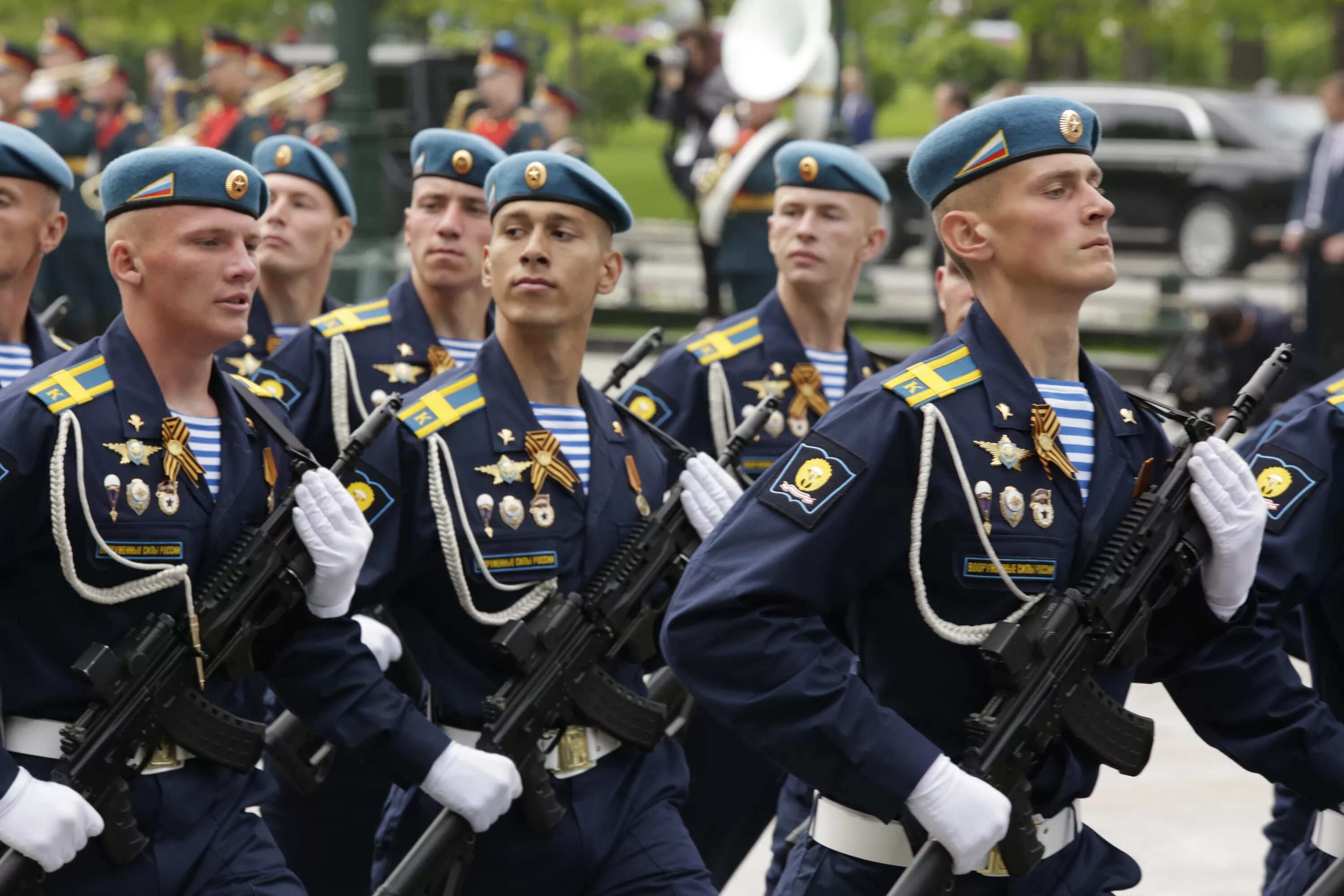 Воздушно-десантные войска берет. Синие береты войска. Форма ВДВ. Берет десантника. Лучшие войска рф