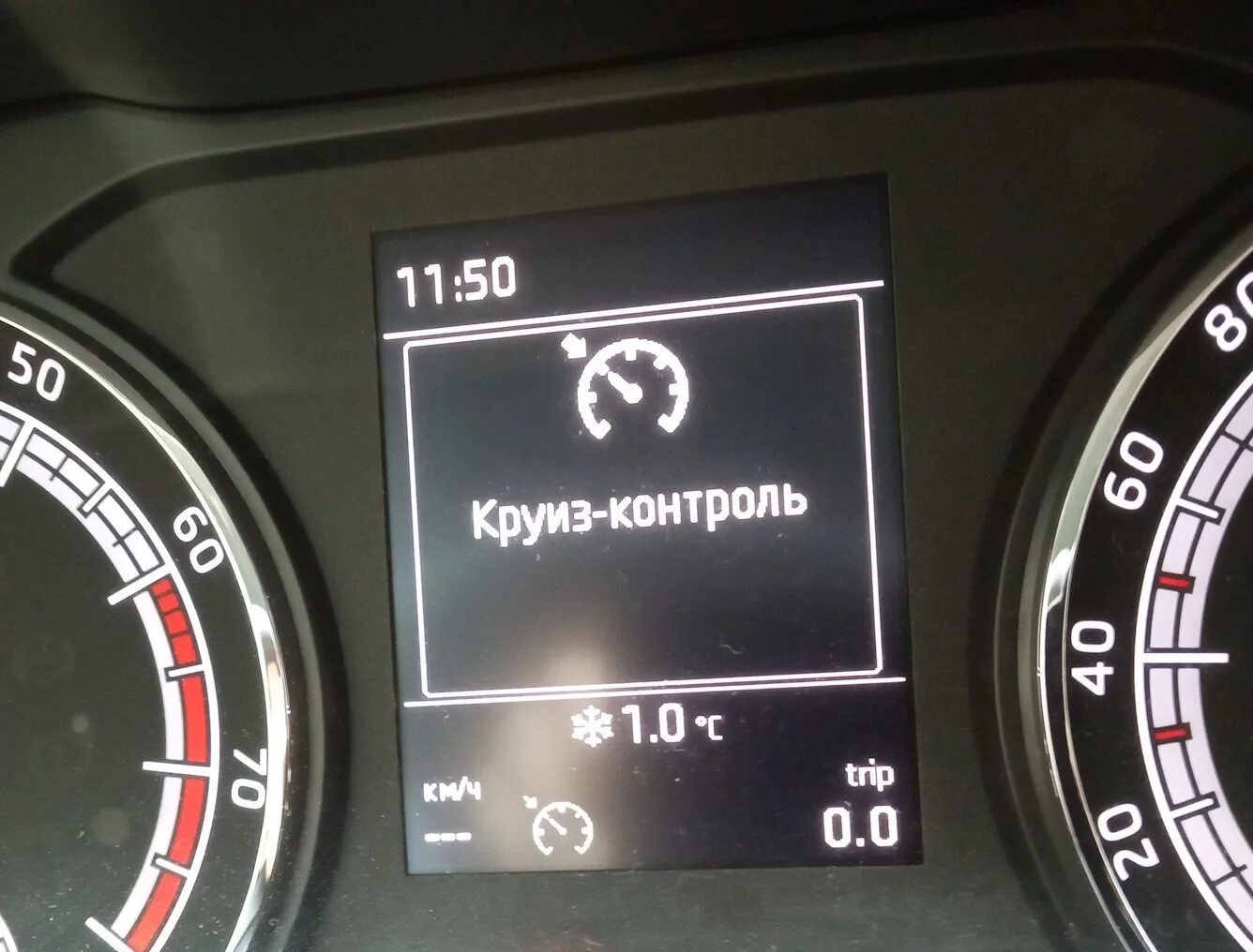 Круиз контроль шкода кодиак. Шкода карок круиз контроль. рапид адаптивный круиз контроль.