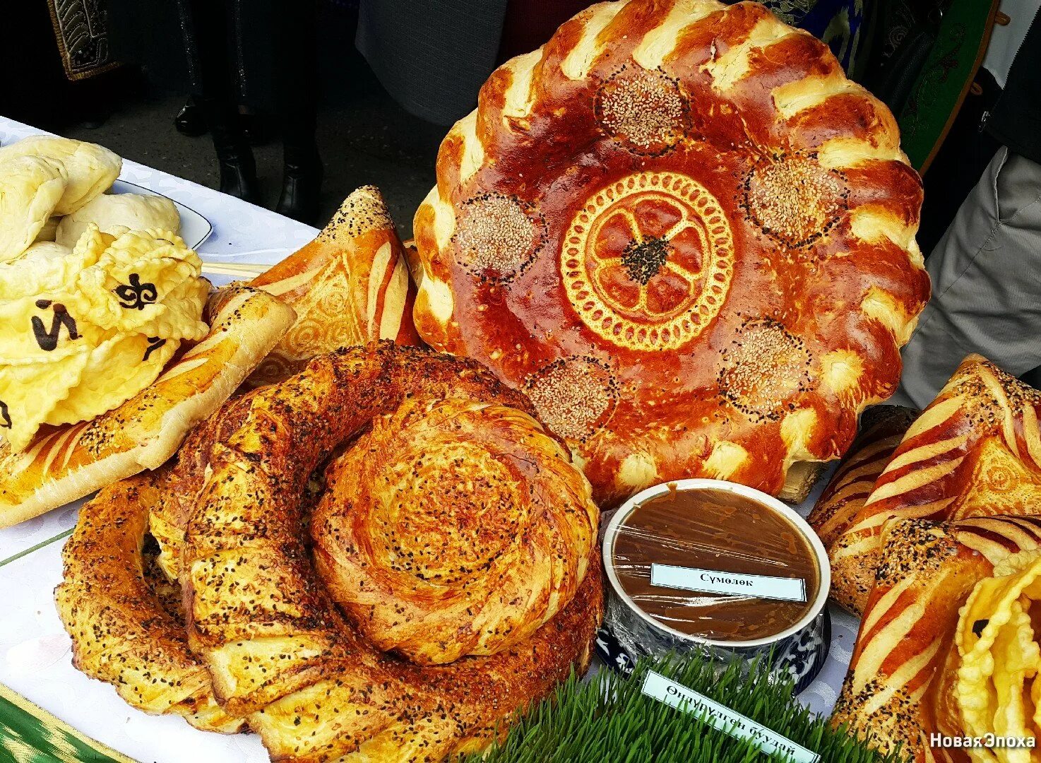 Кыргызы блюда. Киргизская кухня национальные блюда. Кыргызские национальные блюда. Кыргызы блюда. Иссык кульский бешбармак.