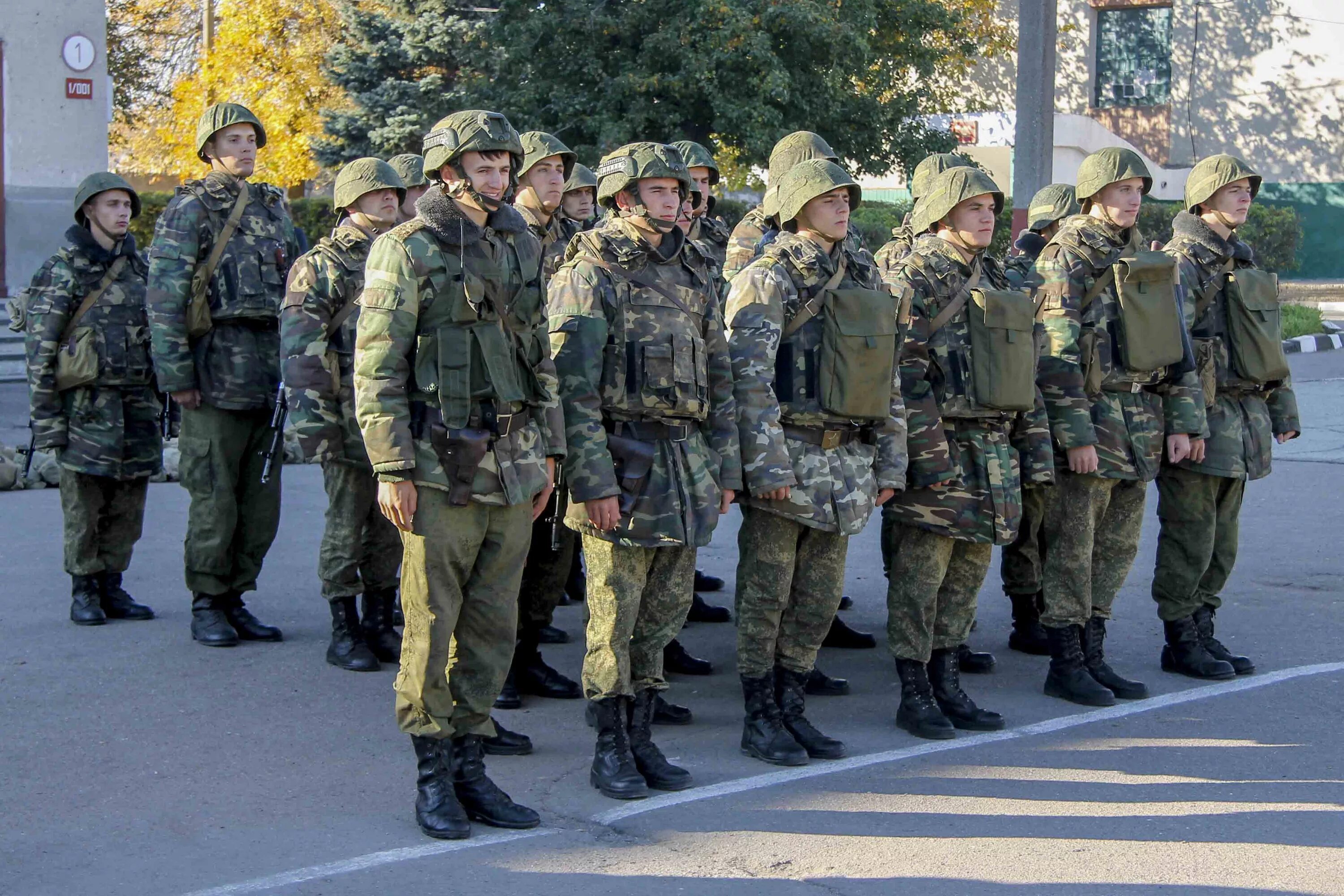 Военная деятельность международная. Военная деятельность. Солдат вс РФ. Повседневная деятельность военнослужащих. Боевая деятельность военнослужащих.