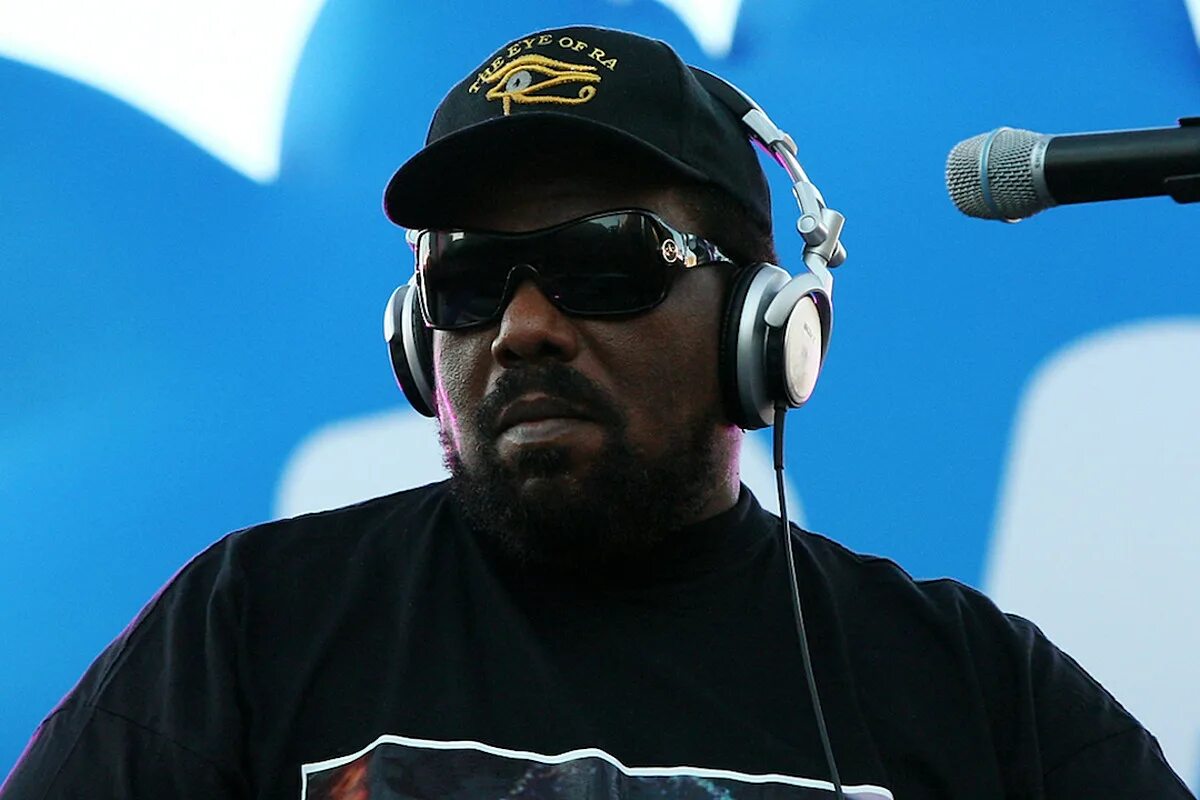 DJ Африка Бамбата. Afrika Bambaataa американский диджей.