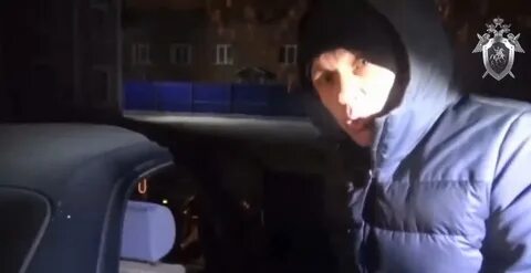 Парни затащили школьницу в бункер